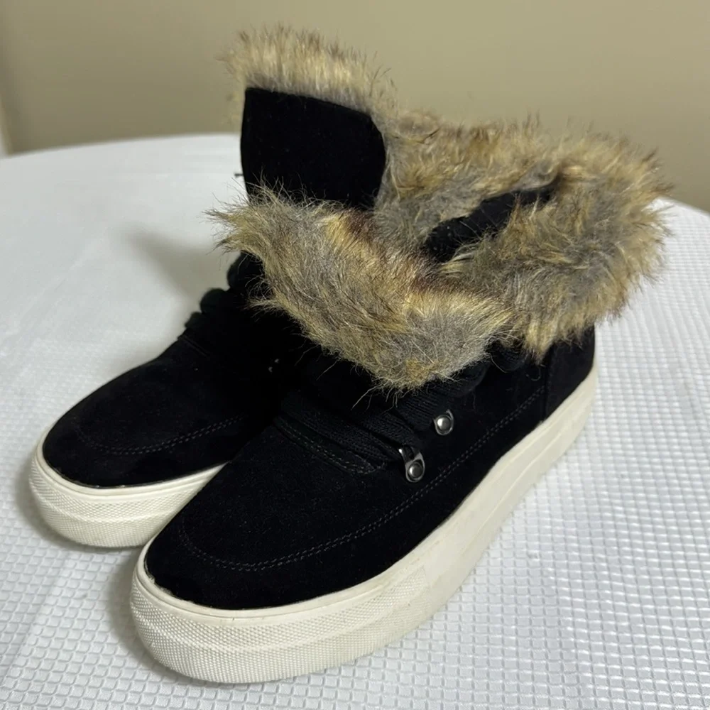 Soda lace up